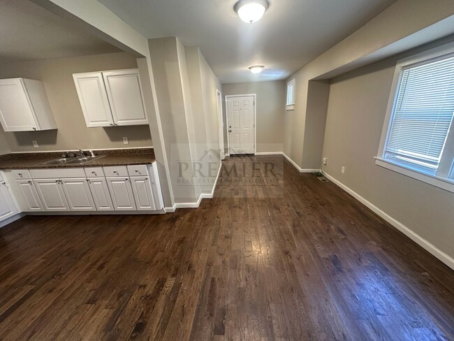 Building Photo - 3 bedroom / 1 bath home for rent -5519 Lydia KC MO- rent 975 - Christmas move in special! $300 of...