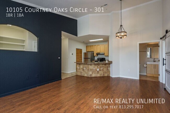 Building Photo - 10105 Courtney Oaks Cir