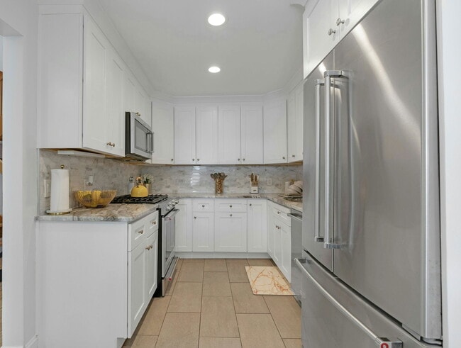 Building Photo - 1 Columbus Pl