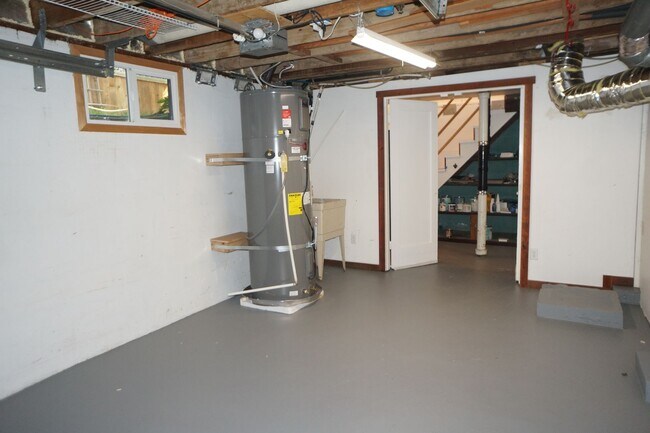 Building Photo - Amazing two bedroom sellwood beauty!