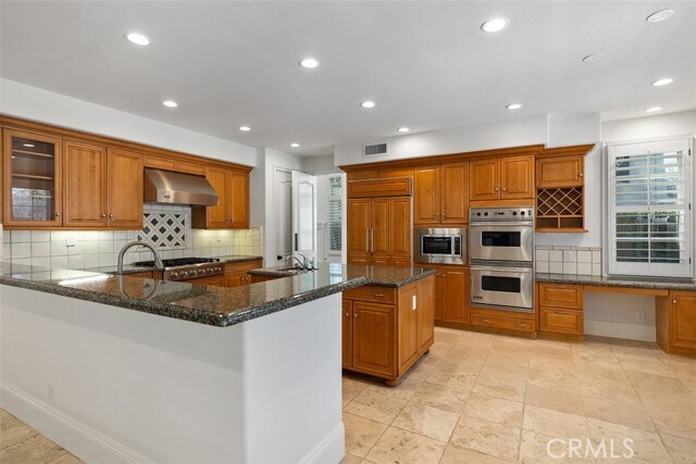 Building Photo - 17 Colonial Dr