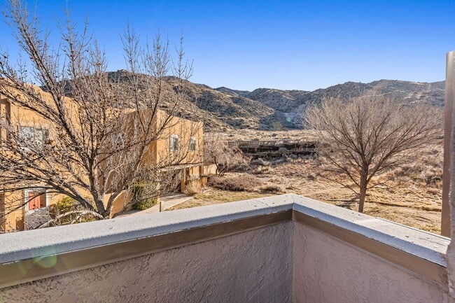 Building Photo - Foot Hills ! 2 bed/2 Bath home boasts beautiful views of the Mountains and the Lights of Albuquer...