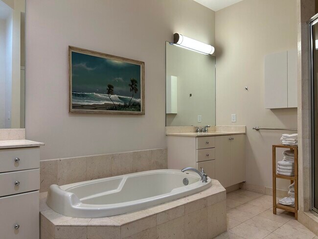 Building Photo - 801 S Olive Ave