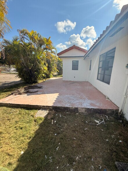 Building Photo - 17855 SW 105th Ave