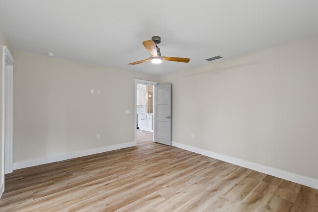 Building Photo - Modern Living Awaits!