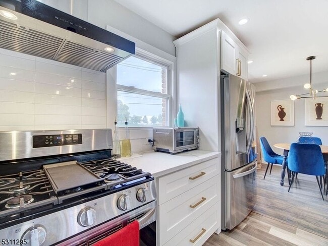 Building Photo - 43 Conforti Ave