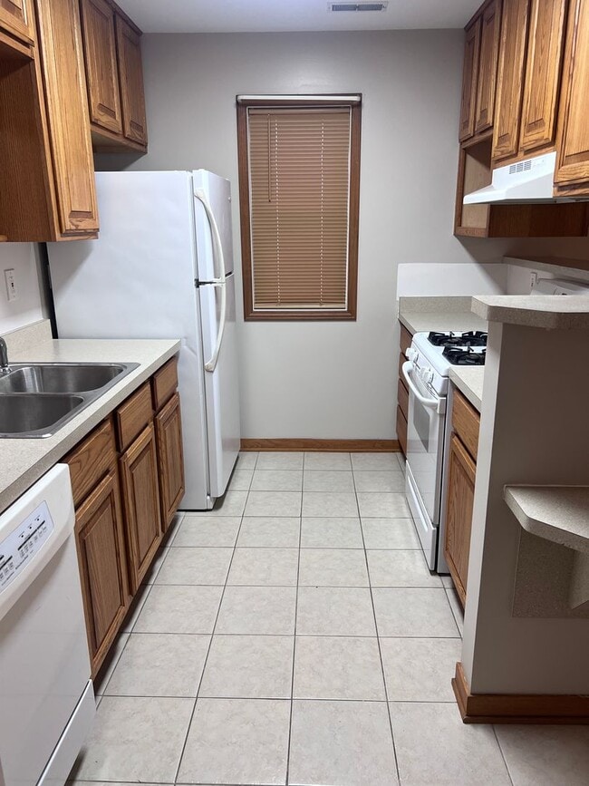 Building Photo - Well-maintained 2-bedroom, 1-bath house in a great location