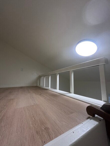 Building Photo - 919 W Tyler Ave