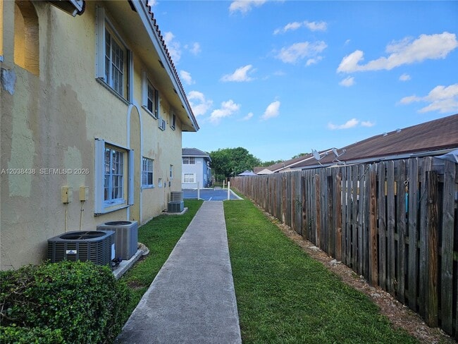 Building Photo - 15665 SW 74th Cir Dr