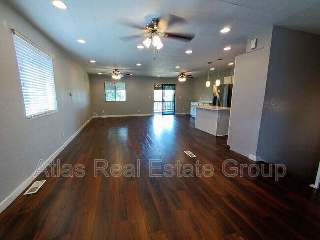 Building Photo - 7428 S 700 E