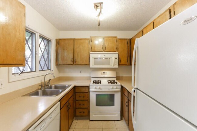 Building Photo - 1830 Ashborough Ct
