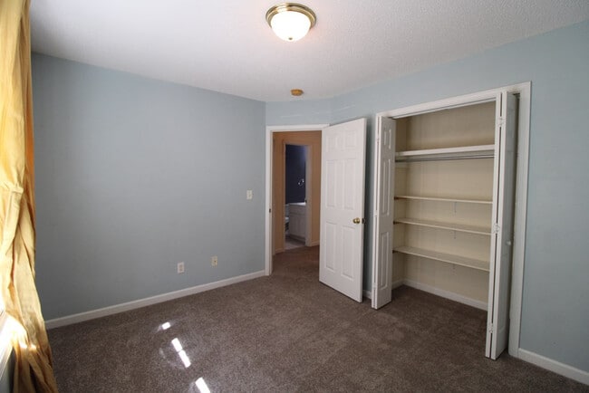 Building Photo - 305 Trillium Ln