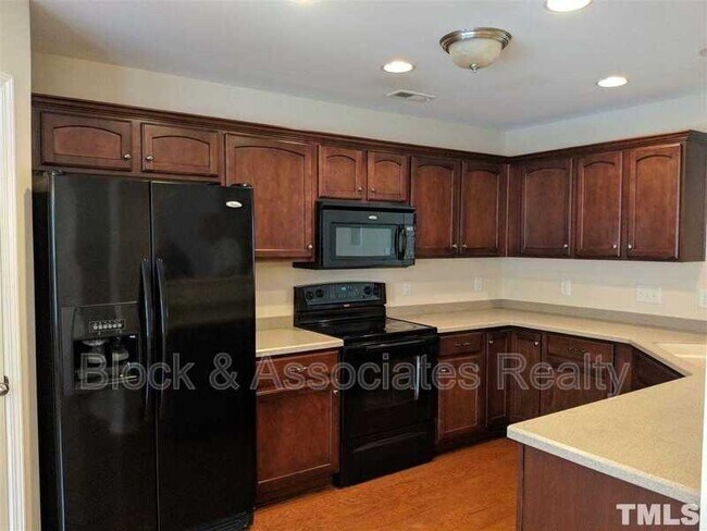 Building Photo - 8829 Thornton Town Pl