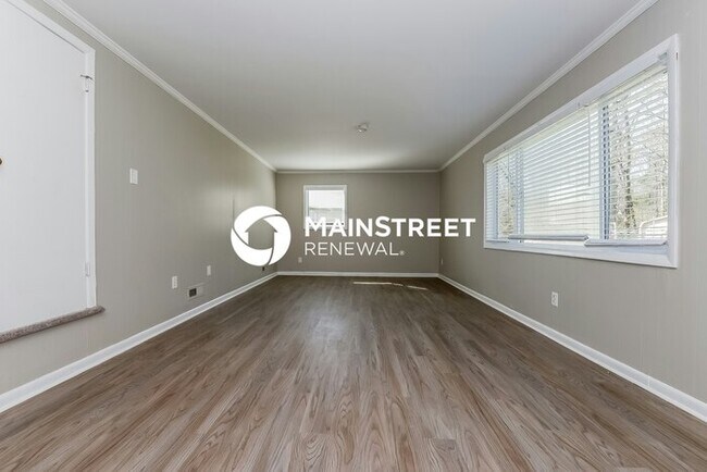 Building Photo - 3 Bedroom Pet-Friendly Home in Jonesboro, GA with Main Street Renewal