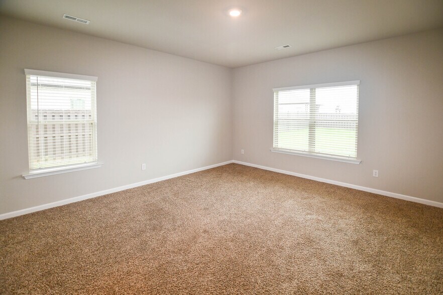 Building Photo - 102 Duskwood Dr