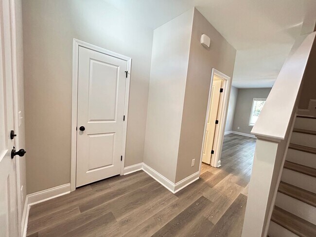 Building Photo - The Landing at Lewis Creek |