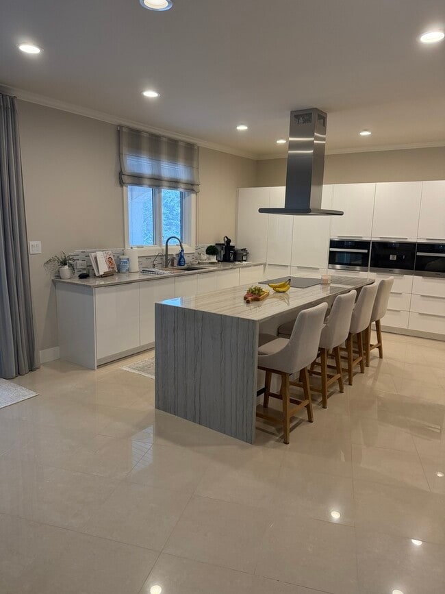 Building Photo - 525 Senon Dr