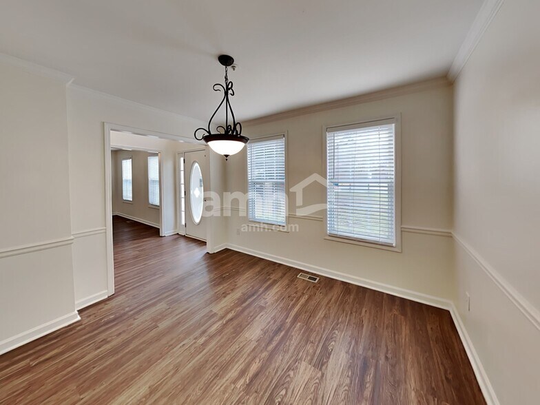 Building Photo - 714 Ridgewood Way