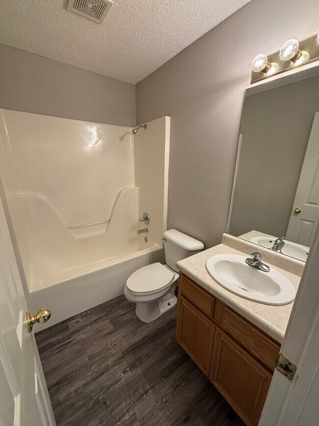 Building Photo - 3 Bedroom 2 Bathroom House for Rent in Lincoln, Arkansas!