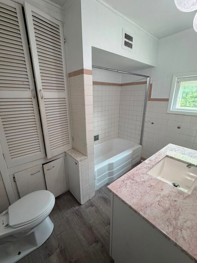 Building Photo - Affordable Cleveland Heights Home - Now Available