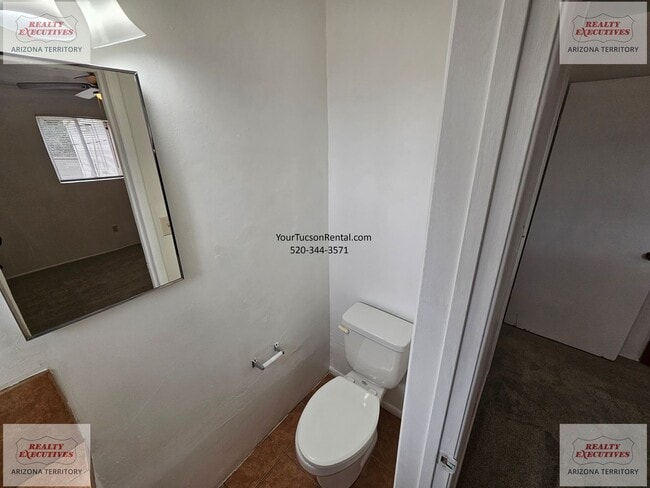 Building Photo - Grant & Silverbell Rd 3/1.5 with A/C $500 Security Deposit