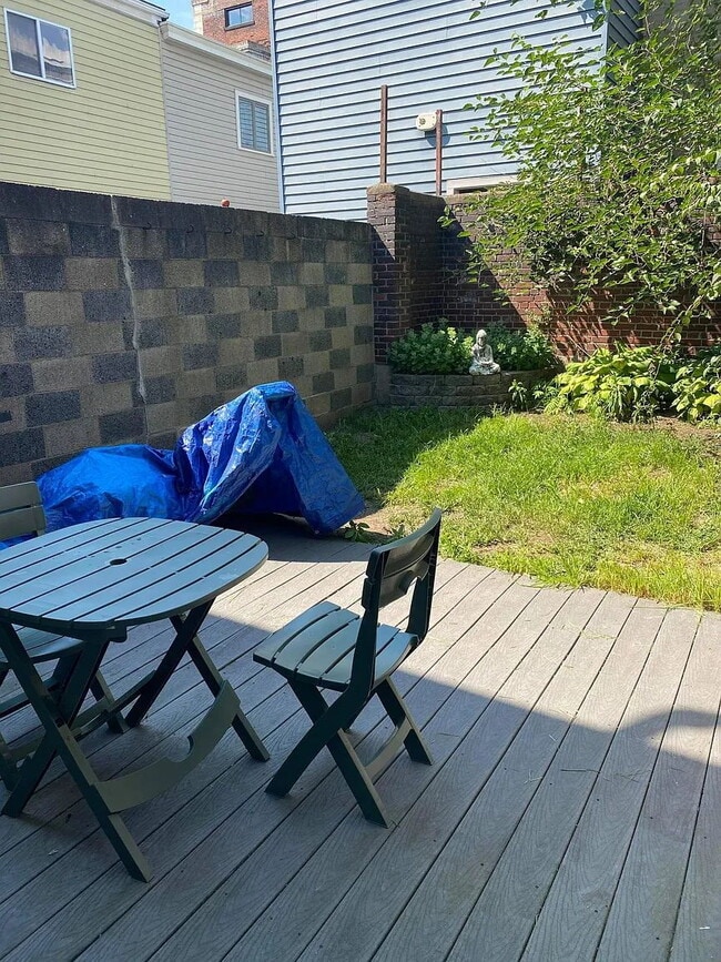 Building Photo - Charming 2BR South Side Home | Updated Kitchen w/ Dishwasher | Prime Pittsburgh Location