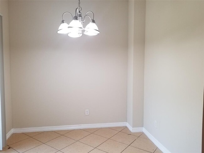 Building Photo - 5316 Reiger Ave