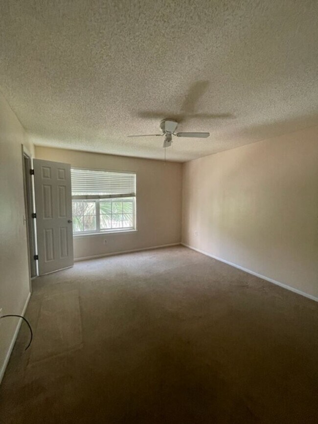 Building Photo - Free Rent for November! 2/2 Condo in Kissimmee for Rent!