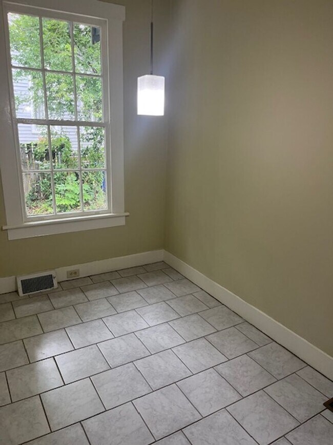 Building Photo - 1177 Tate Dr