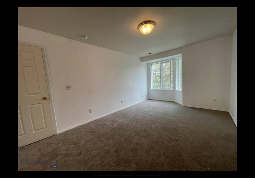 Building Photo - 763 Forestglen Dr