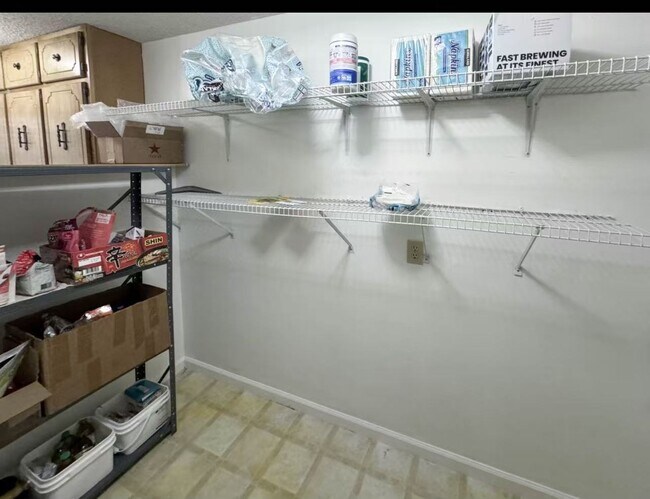 Building Photo - 810 Highland Dr