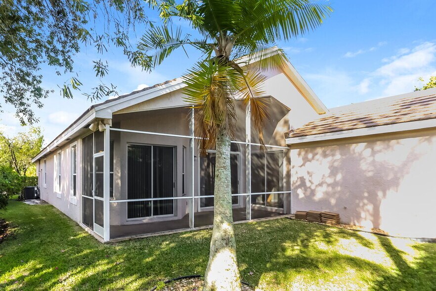 Building Photo - 12020 Glenmore Dr