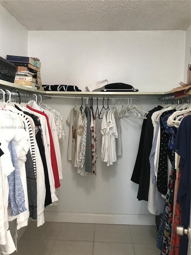 Building Photo - 14830 Naranja Lakes Blvd