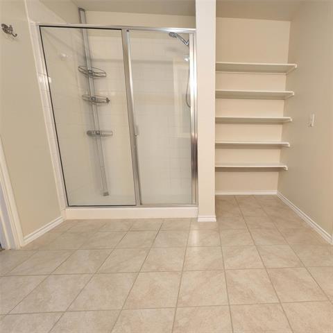 Building Photo - 924 Amber St