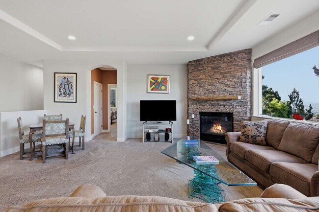 Building Photo - Elegant Arrowcreek Home!