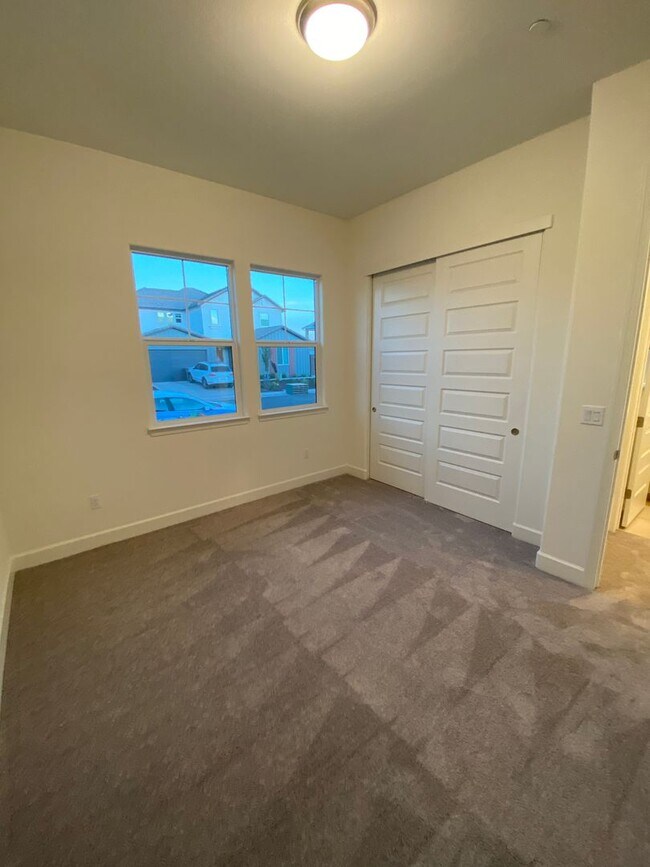 Building Photo - SAVE MONEY WITH SOLAR! Stunning Russell Ranch Home in Folsom Ranch – 3 Bedrooms + Office!