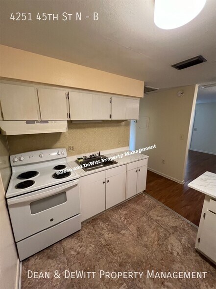 Building Photo - 2 Bed/1 Bath - Unit B