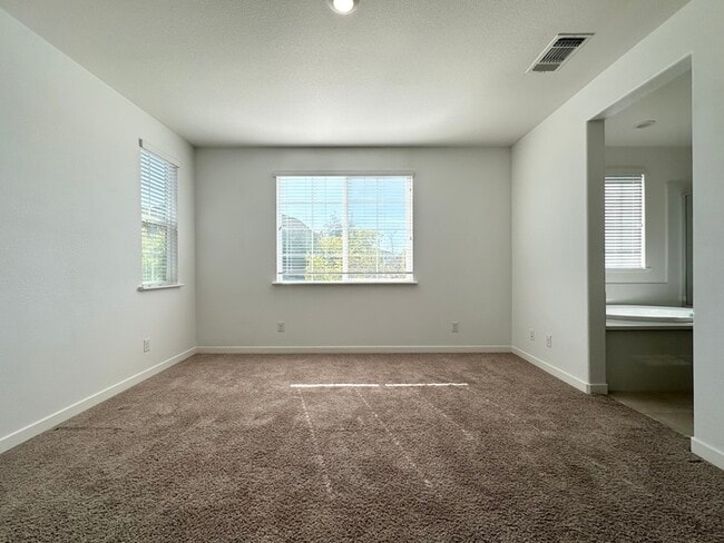 Building Photo - 1008 Oakbriar Cir