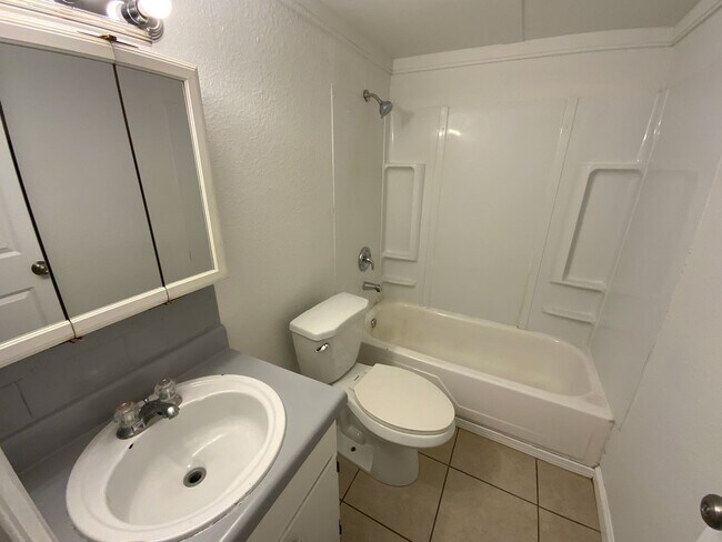 Building Photo - 211 Snead Dr