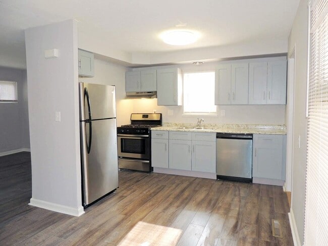 Building Photo - 4 Bed - 2 Full Bath Bungalow for Rent in Willowick!