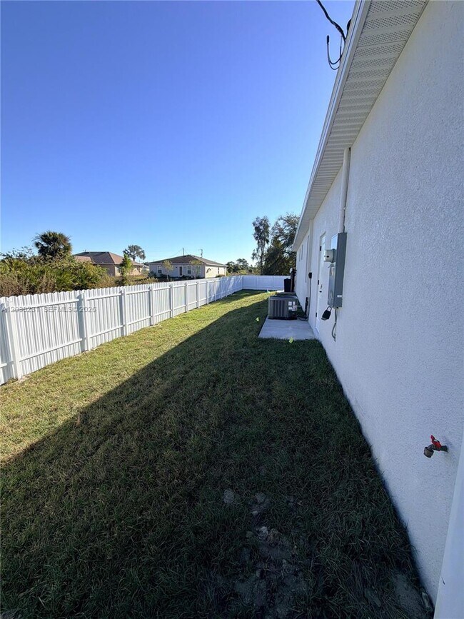 Building Photo - 1111 Gunby Ave S