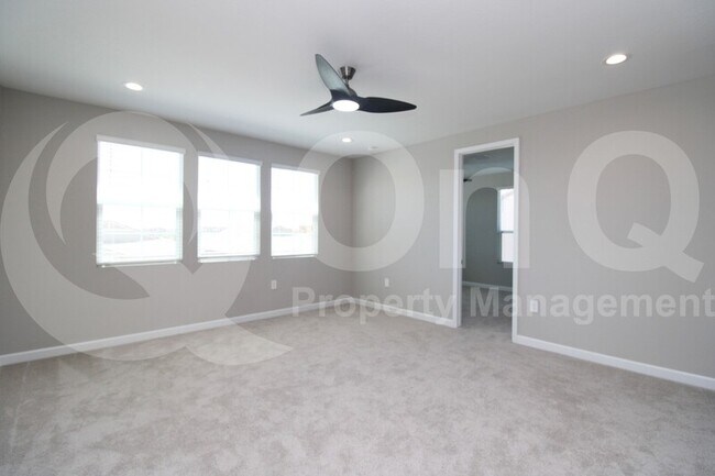 Building Photo - 5976 E Quail Ave