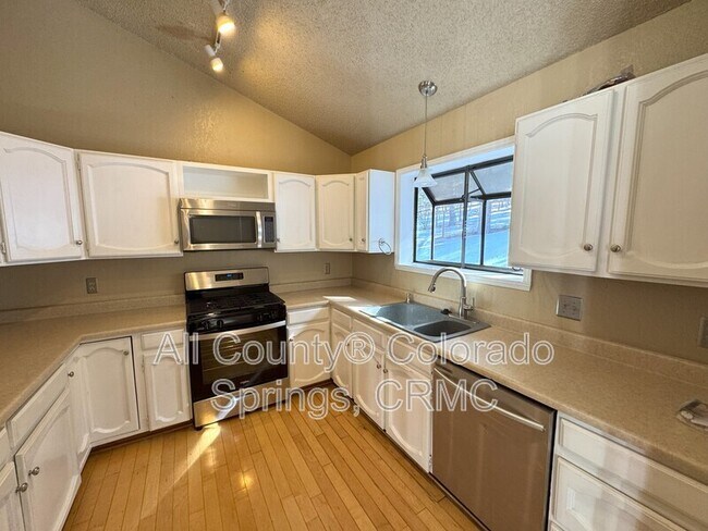 Building Photo - 931 Kings Crown Rd