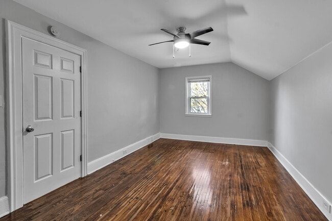 Building Photo - 105 Mariner St