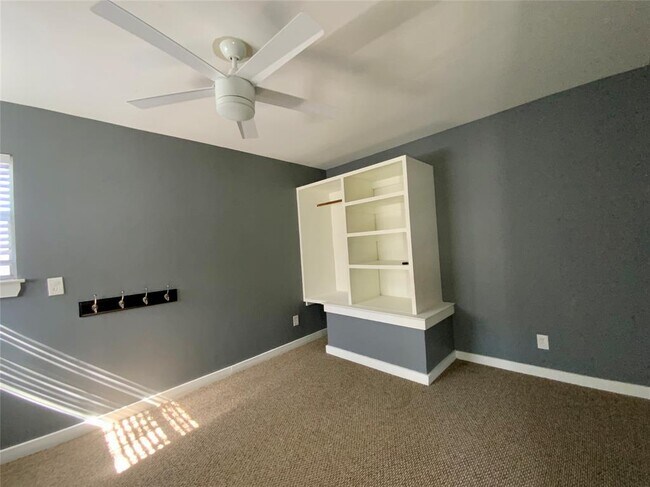 Building Photo - 2704 Palomino Dr