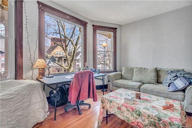 Building Photo - 122-124 Mansfield St