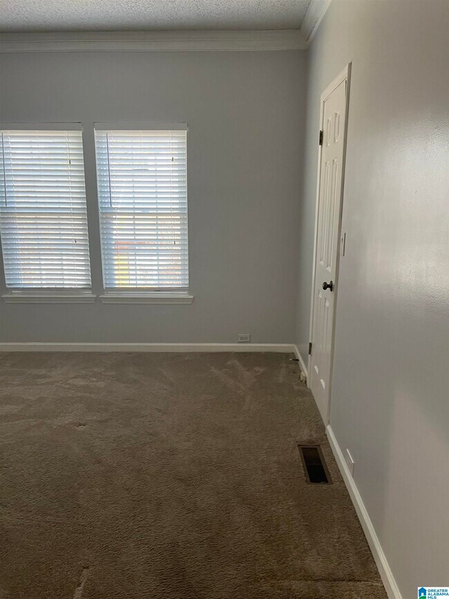 Building Photo - 1932 Waterford Pl