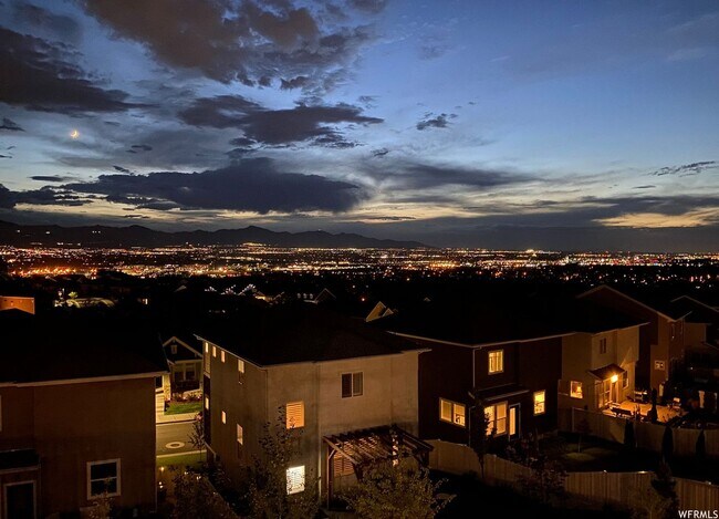 Building Photo - Amazing Townhome with Spectacular Views for Rent in Draper!