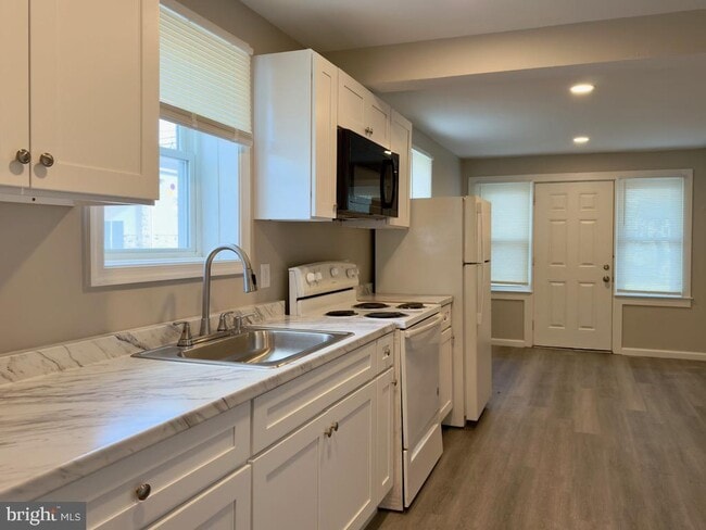 Building Photo - 31 S Main St