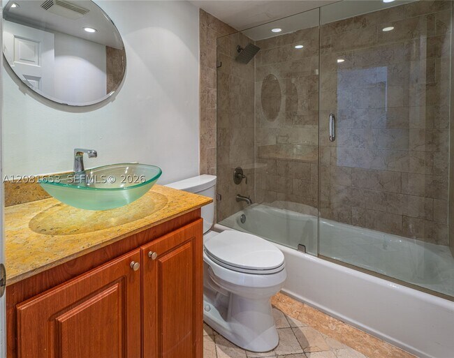 Building Photo - 770 Claughton Island Dr
